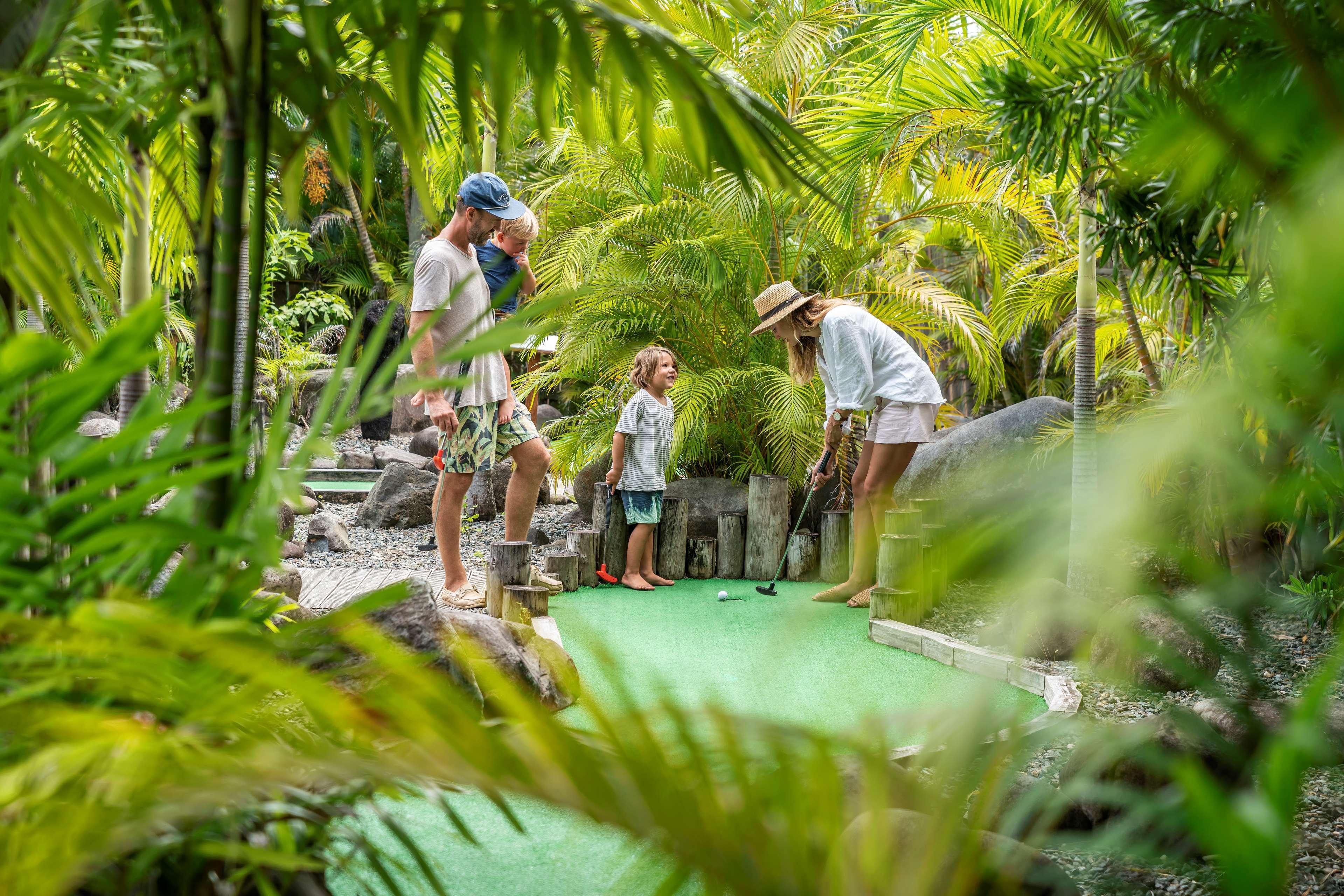 Shangri-La Yanuca Island, Fiji Voua Exterior photo Golfers at the Plantation Golf Course