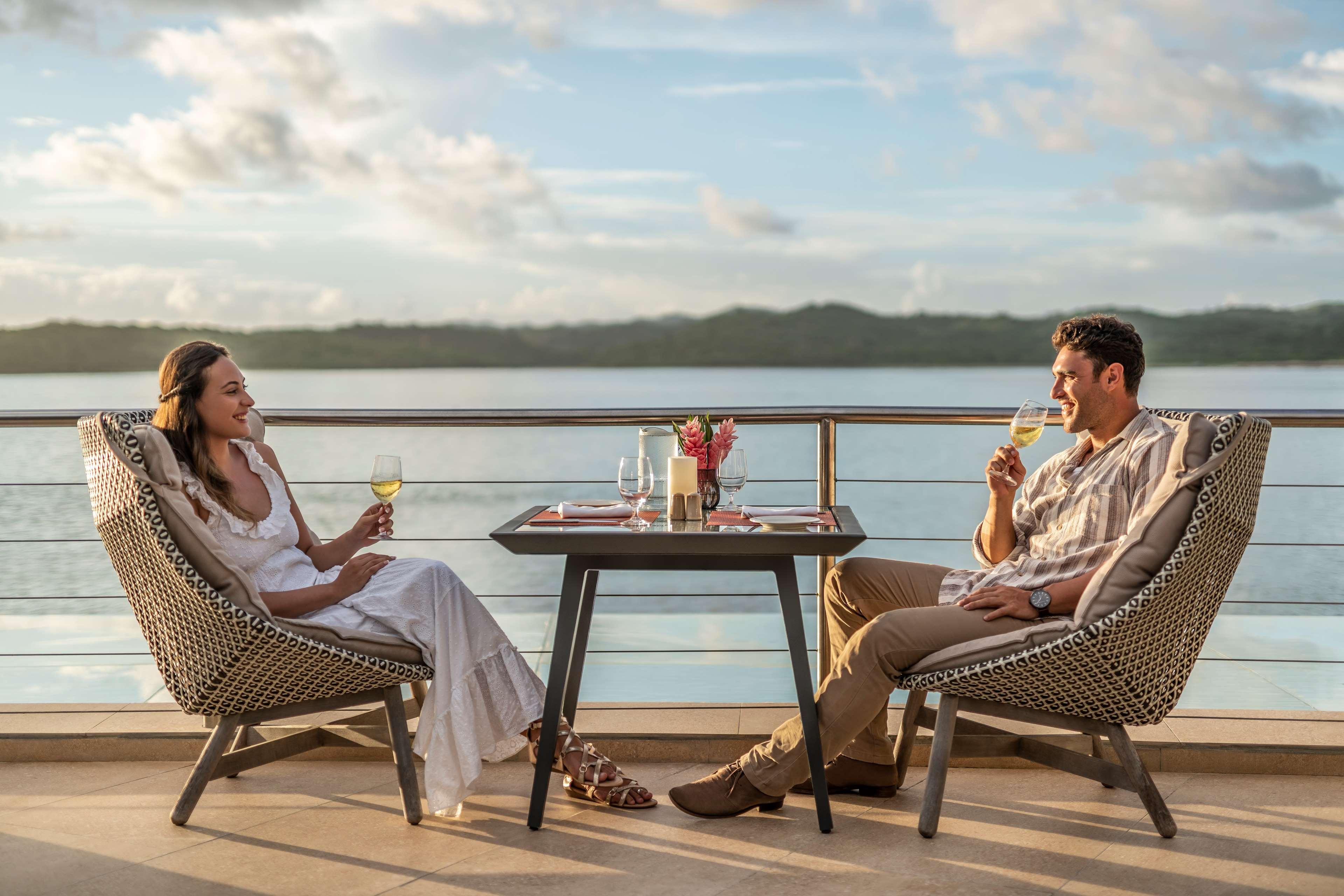 Shangri-La Yanuca Island, Fiji Voua Exterior photo A couple on the balcony of a suite on the Regent Seven Seas Mariner